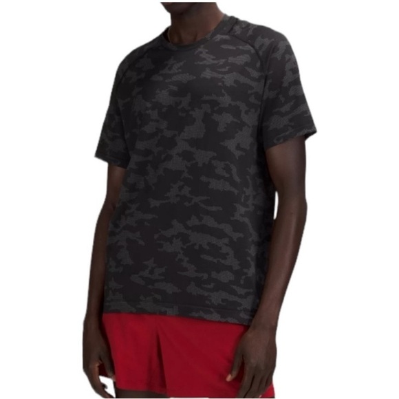 Lululemon🍋 Metal Vent Tech SS 2.0 men tee size L , in black camouflage - Picture 1 of 6